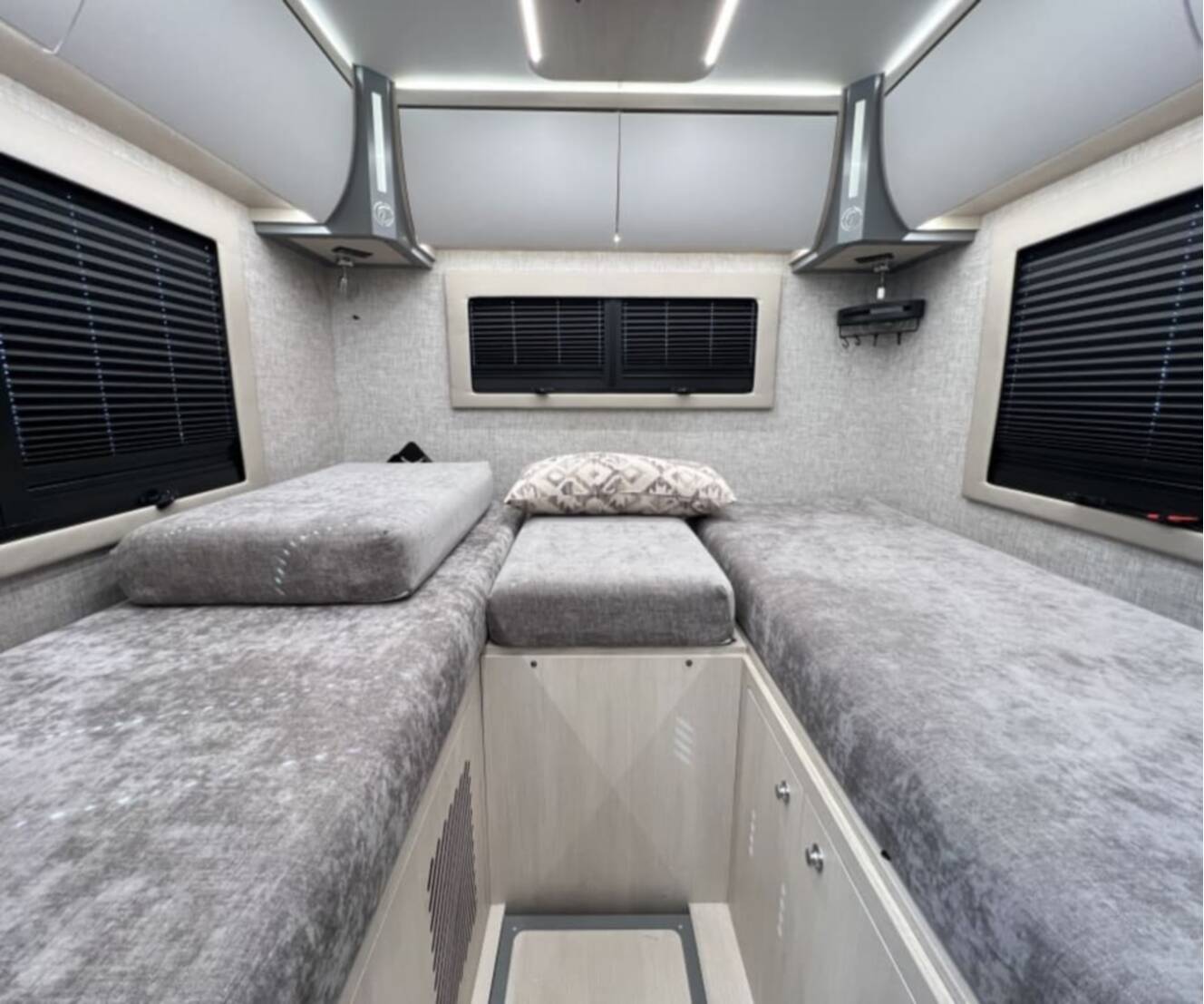 A photo of this 2025 Tiffin WAYFARER 25XLW