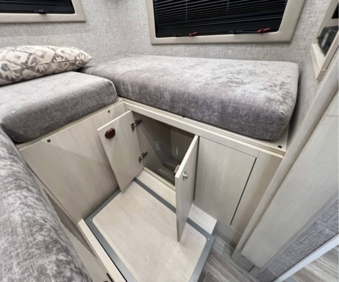A photo of this 2025 Tiffin WAYFARER 25XLW