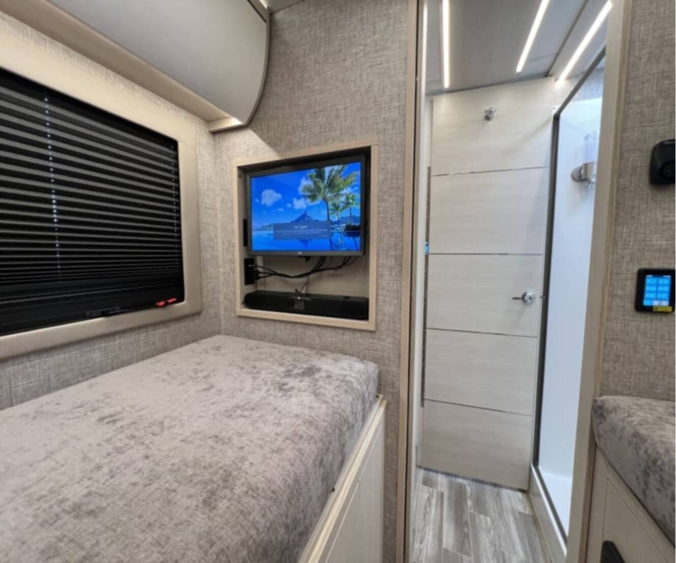 A photo of this 2025 Tiffin WAYFARER 25XLW