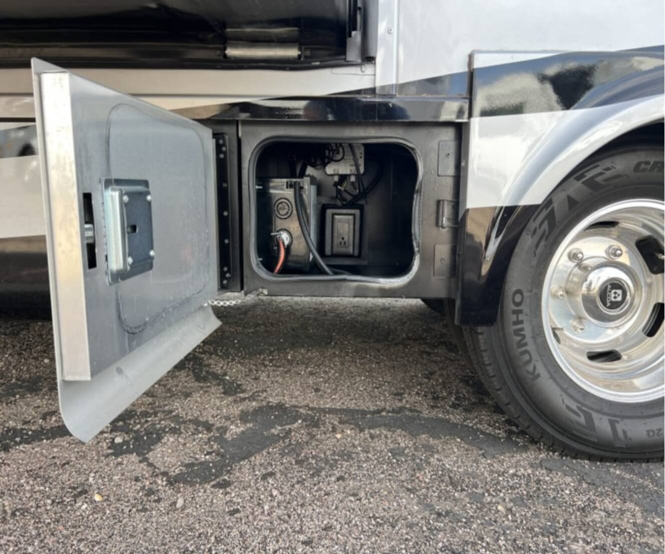 A photo of this 2025 Tiffin WAYFARER 25XLW