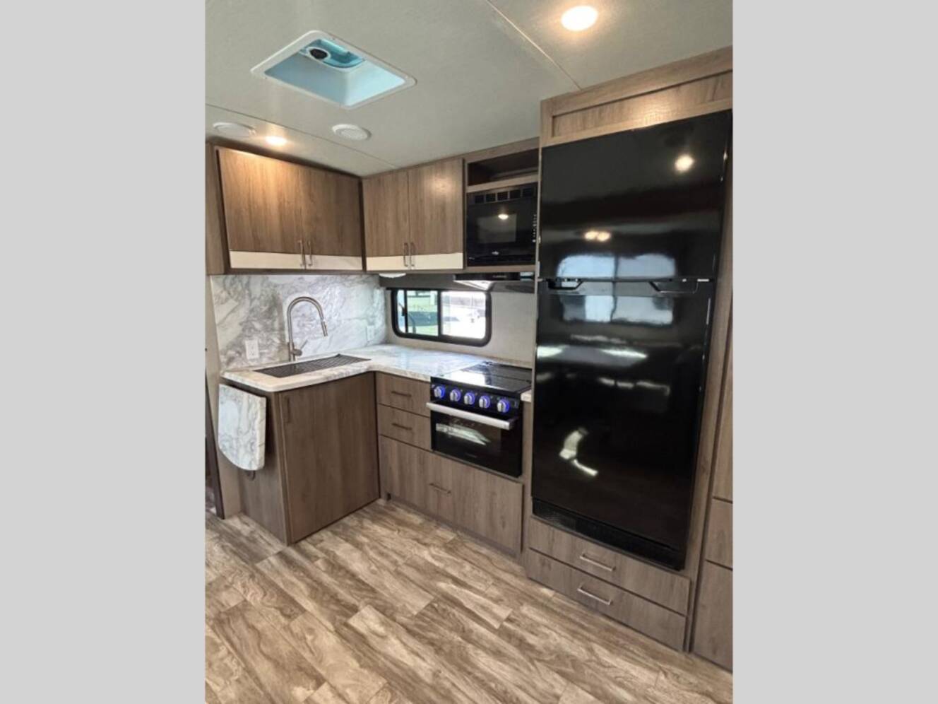 A photo of this 2023 Grand Design Imagine 2800BH