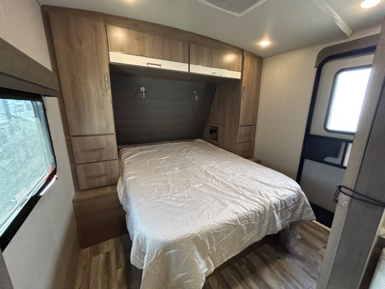 A photo of this 2023 Grand Design Imagine 2800BH