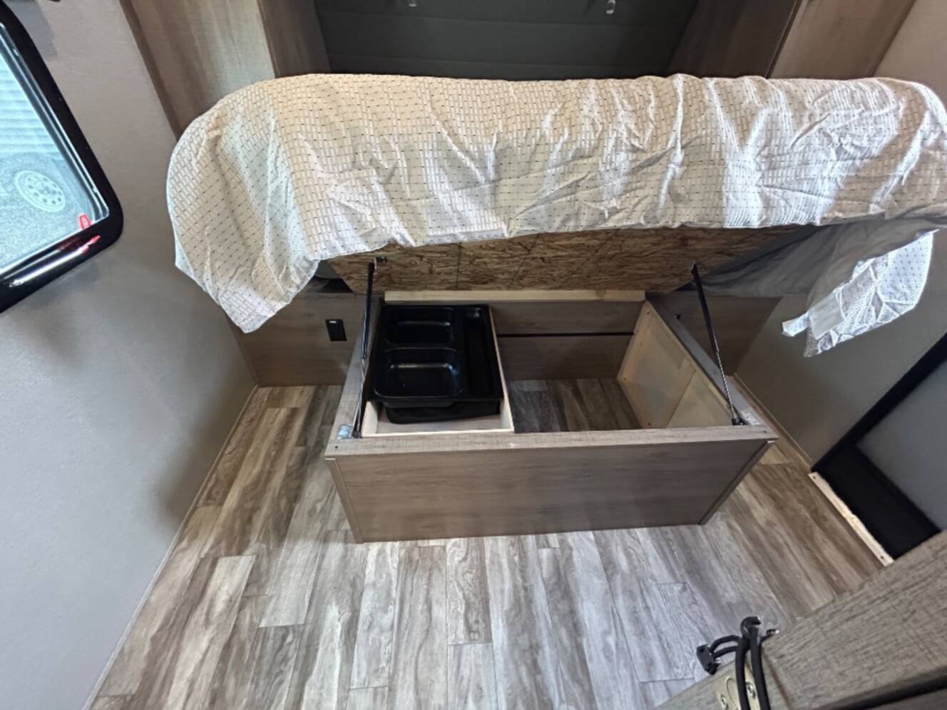 A photo of this 2023 Grand Design Imagine 2800BH