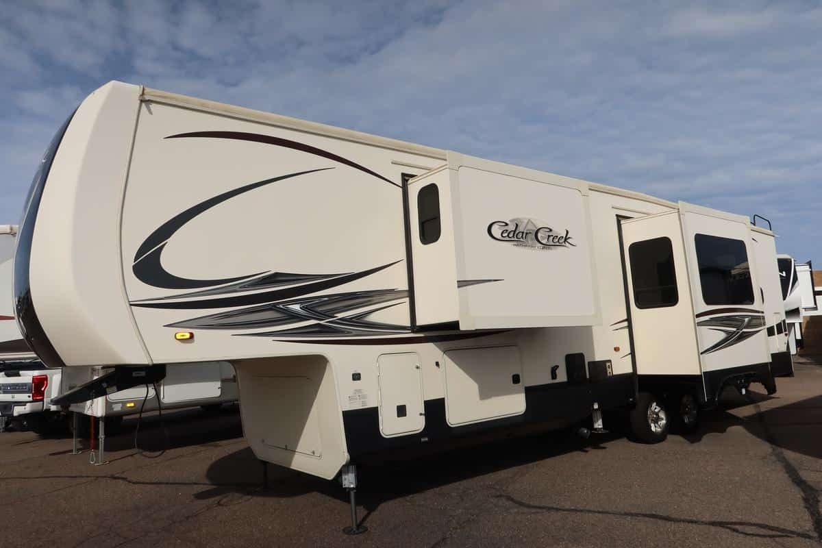 2020 Cedar Creek HATHAWAY 38DBRK RV