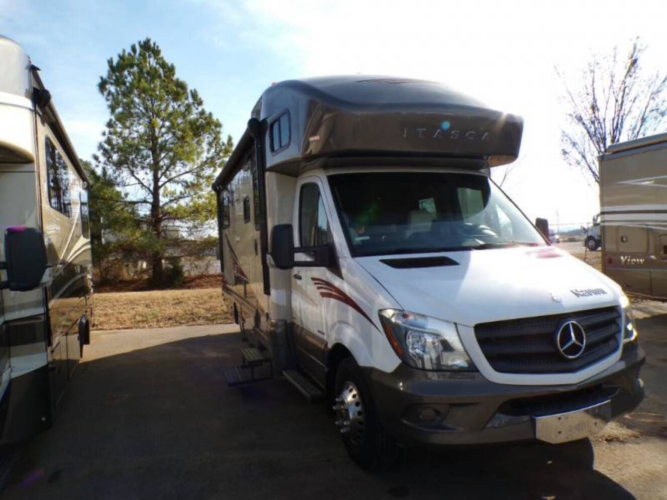 A photo of this 2015 Itasca Navion 24J