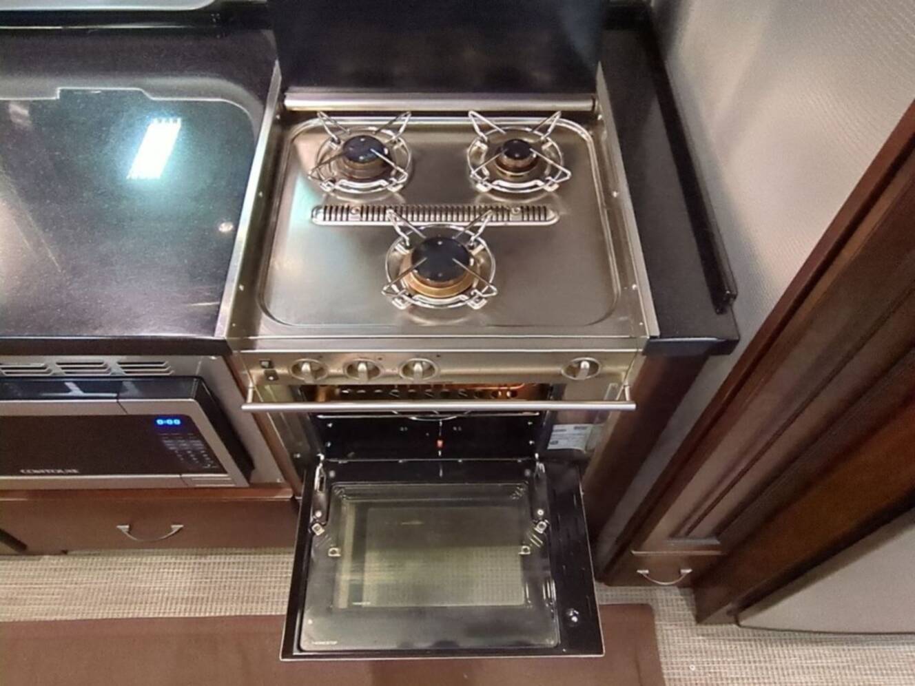 A photo of this 2020 Airstream Classic 33FB Twin