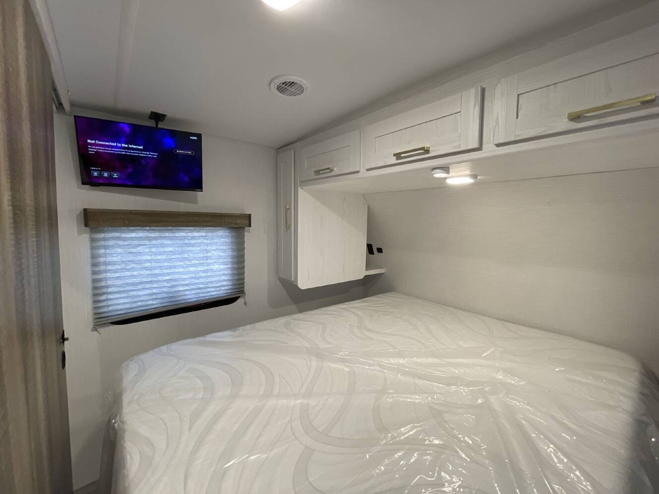 A photo of this 2024 Heartland EDDIE BAUER 324BH-L