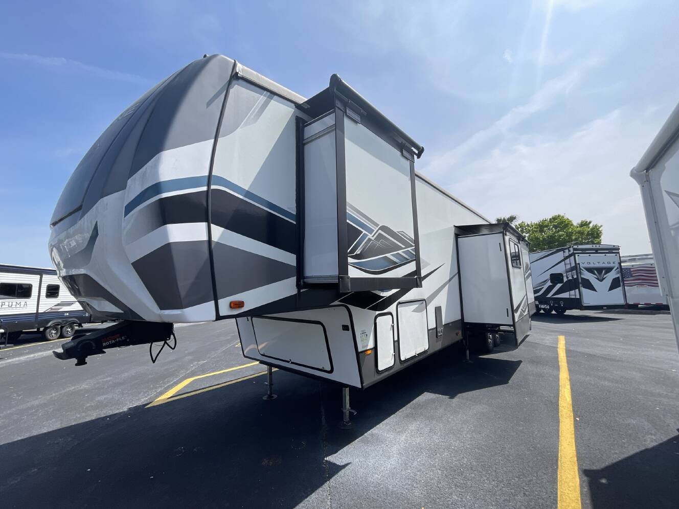 A photo of this 2023 Heartland MILESTONE 377MB