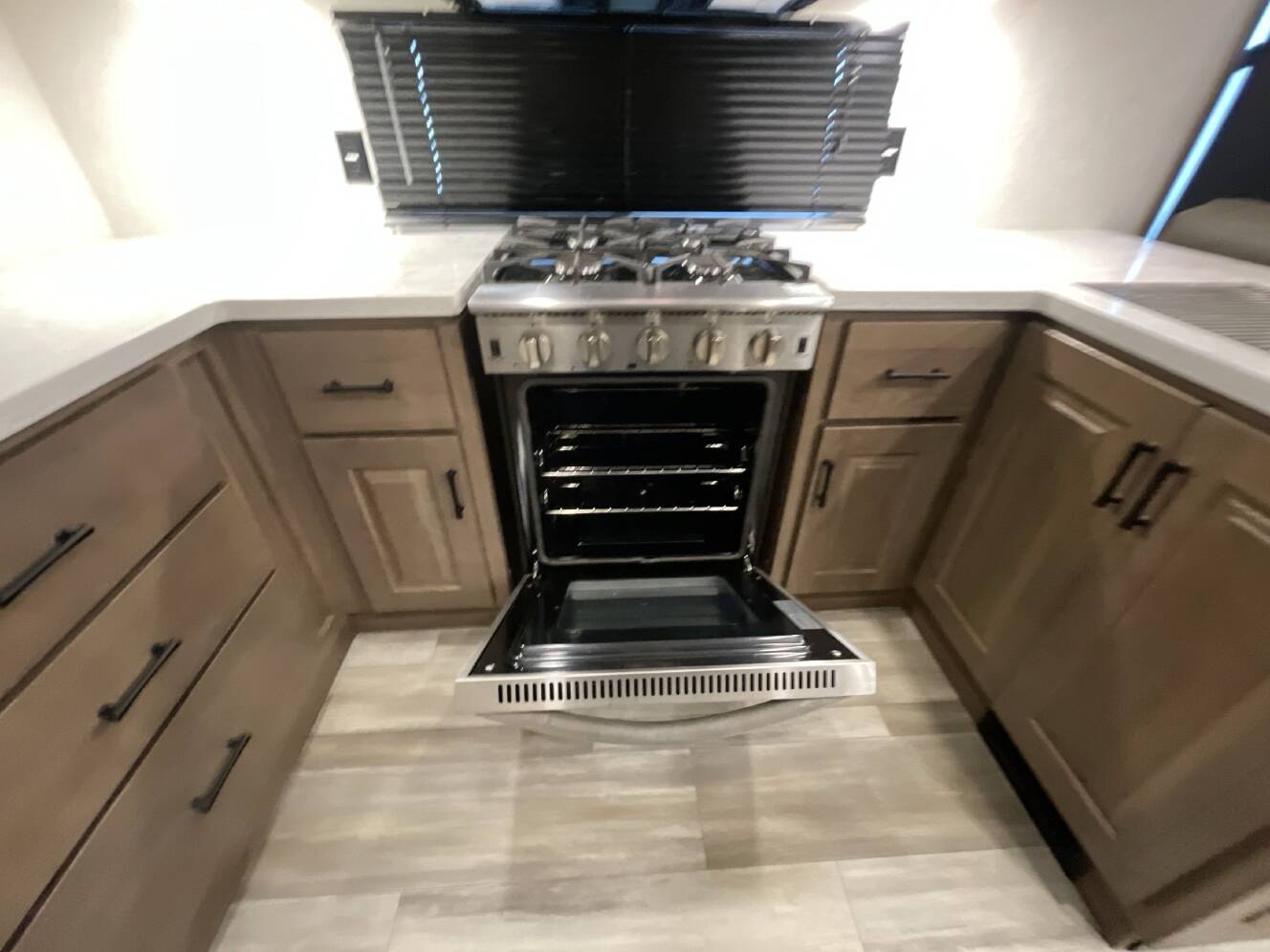 A photo of this 2023 Alliance PARADIGM 382RK