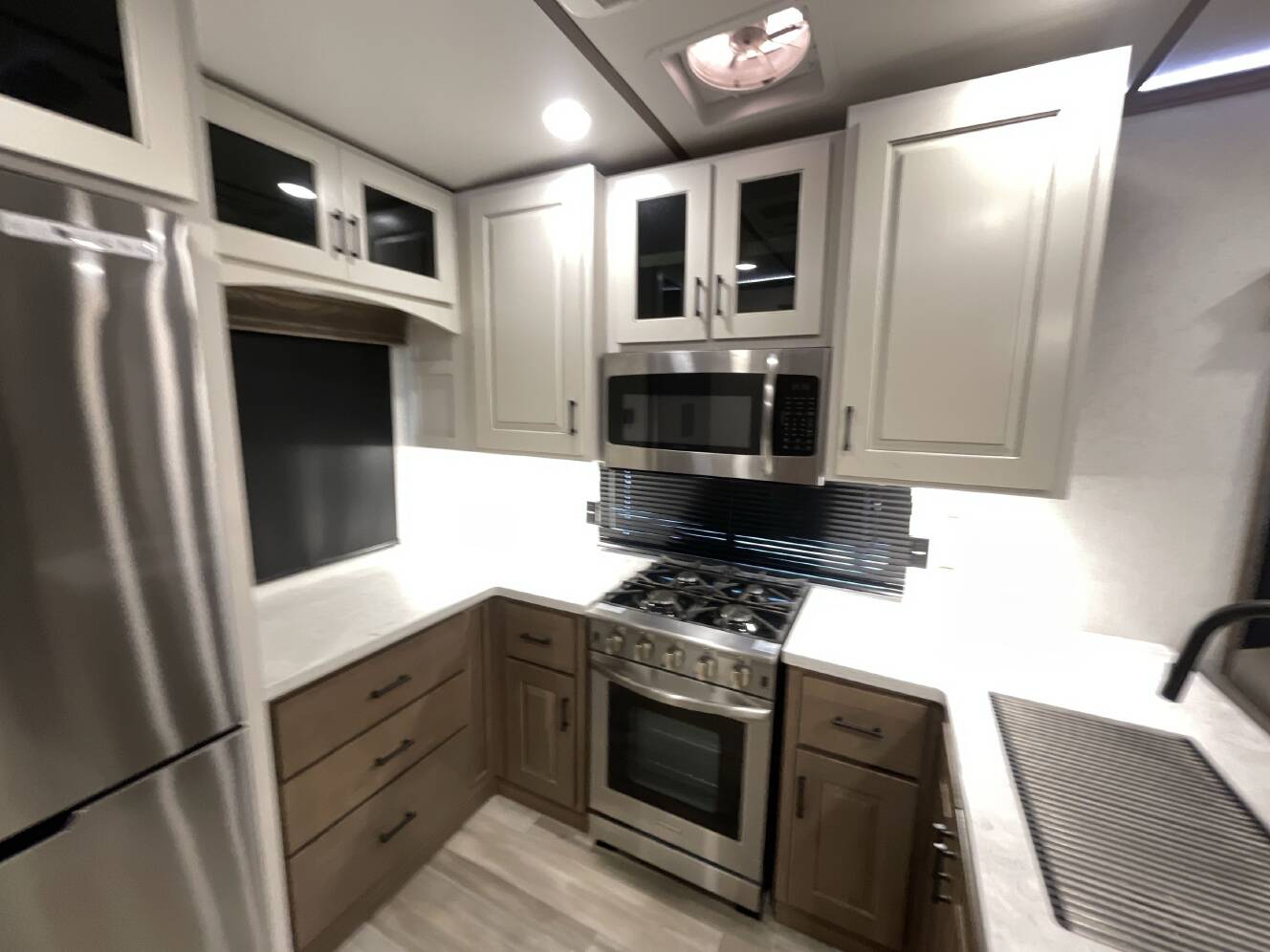 A photo of this 2023 Alliance PARADIGM 382RK