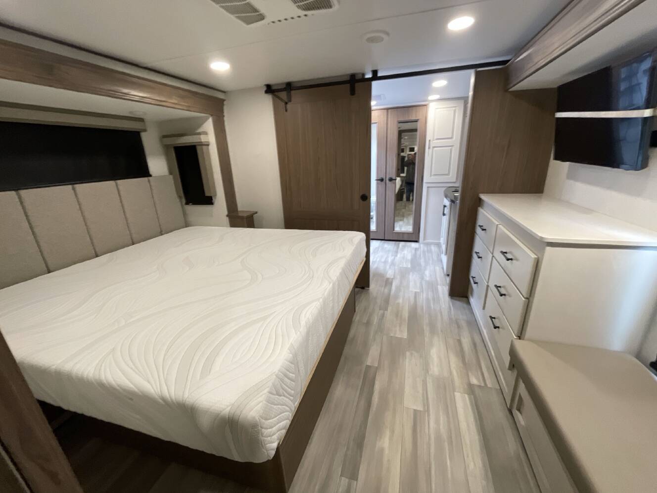 A photo of this 2023 Alliance PARADIGM 382RK