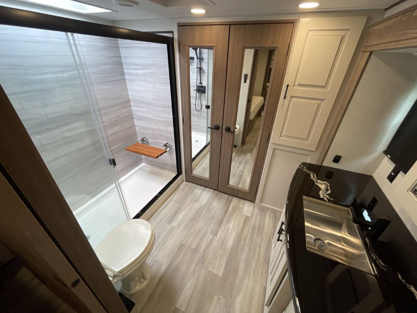A photo of this 2023 Alliance PARADIGM 382RK