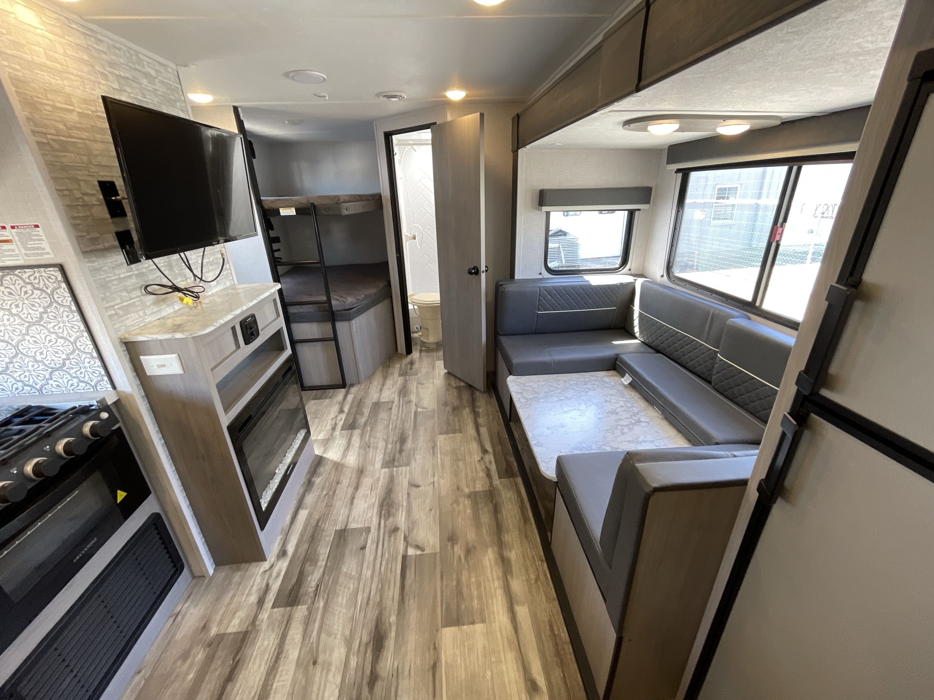 2022 Coleman COLEMAN LIGHT 2455BH in lakewood NJ