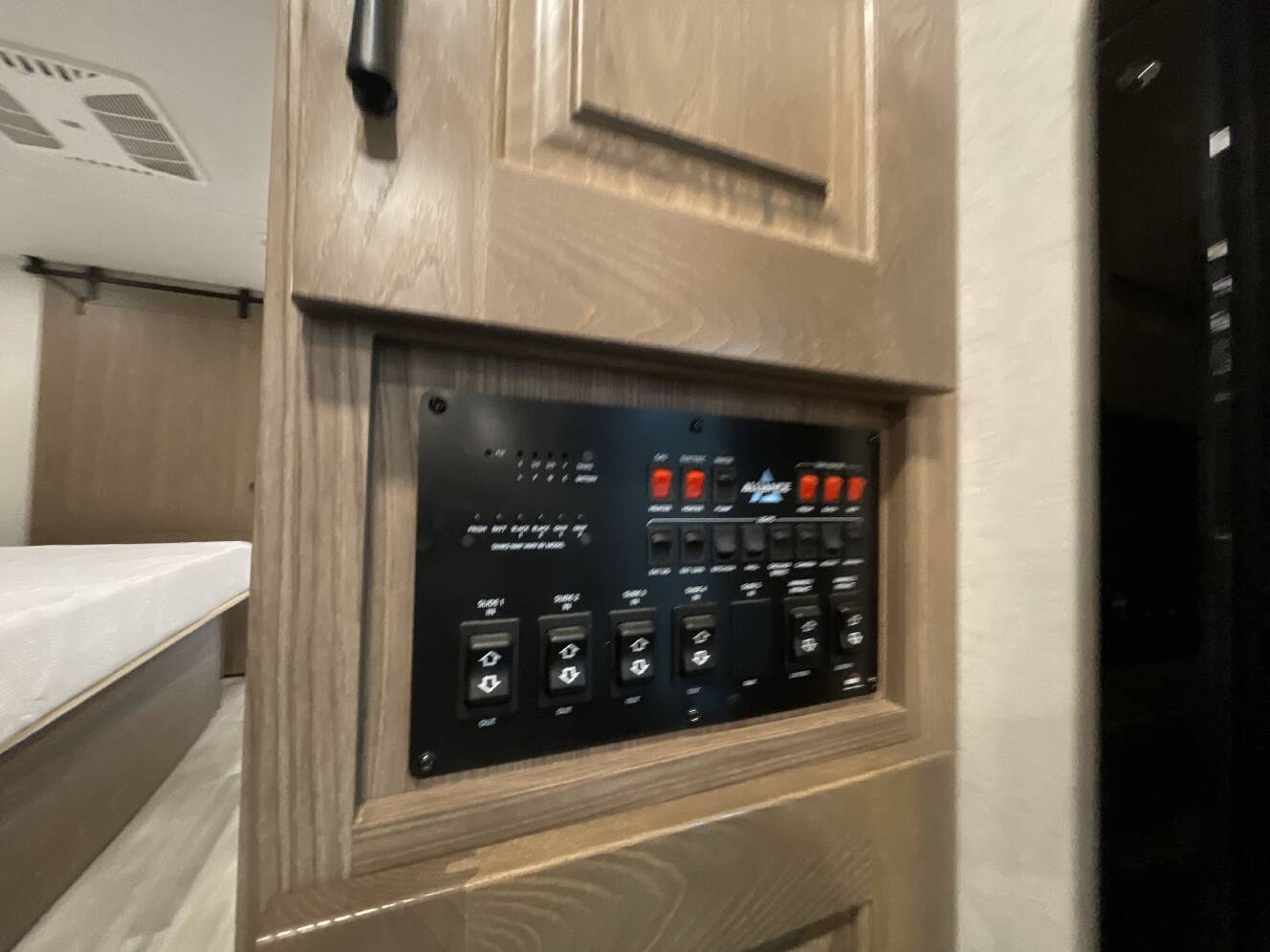 A photo of this 2023 Alliance PARADIGM 382RK