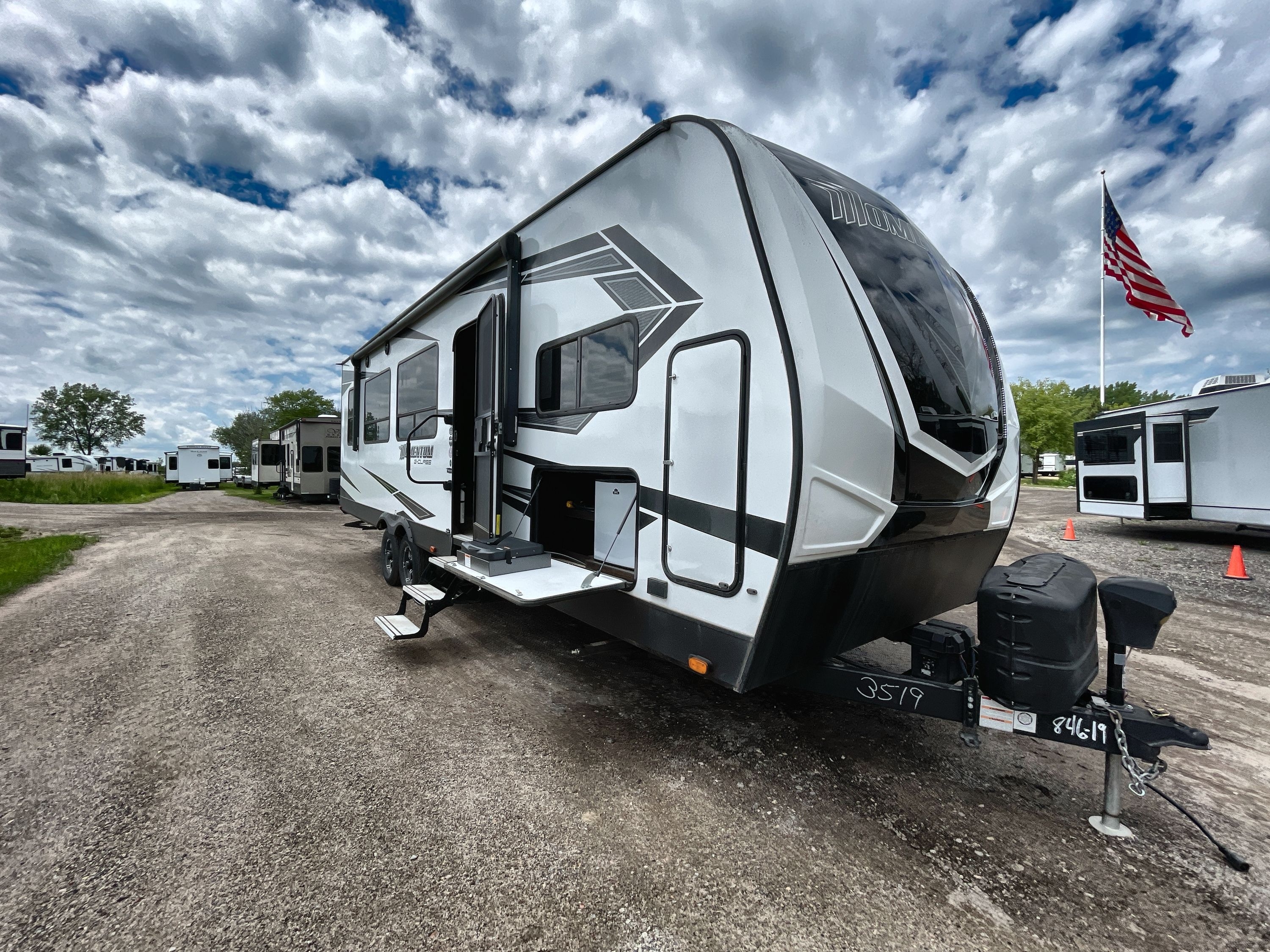 2020 Grand Design MOMENTUM 28G in hugo MN