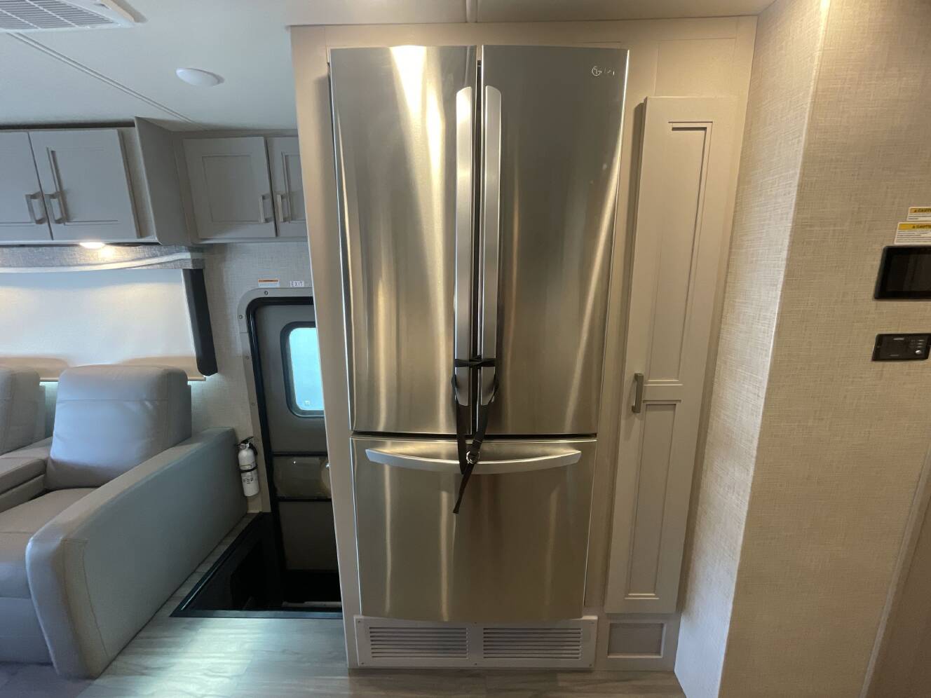 A photo of this 2023 Thor PASADENA 38BX