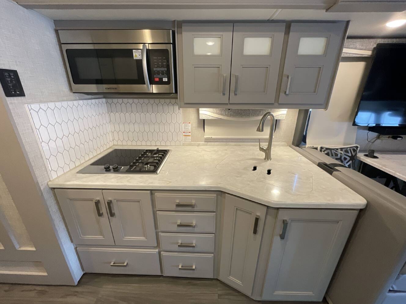 A photo of this 2023 Thor PASADENA 38BX