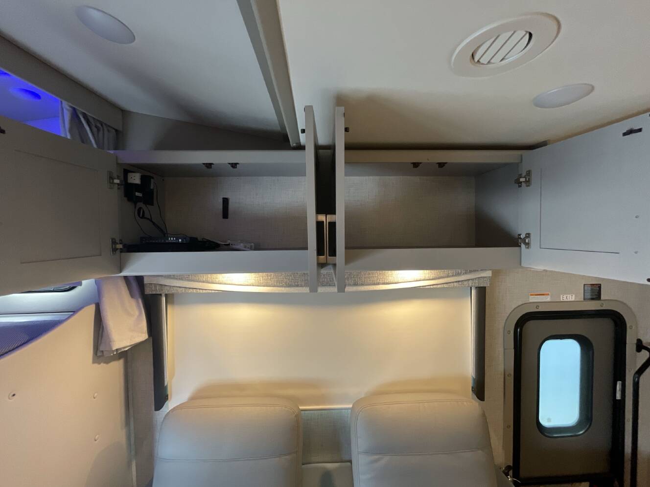 A photo of this 2023 Thor PASADENA 38BX