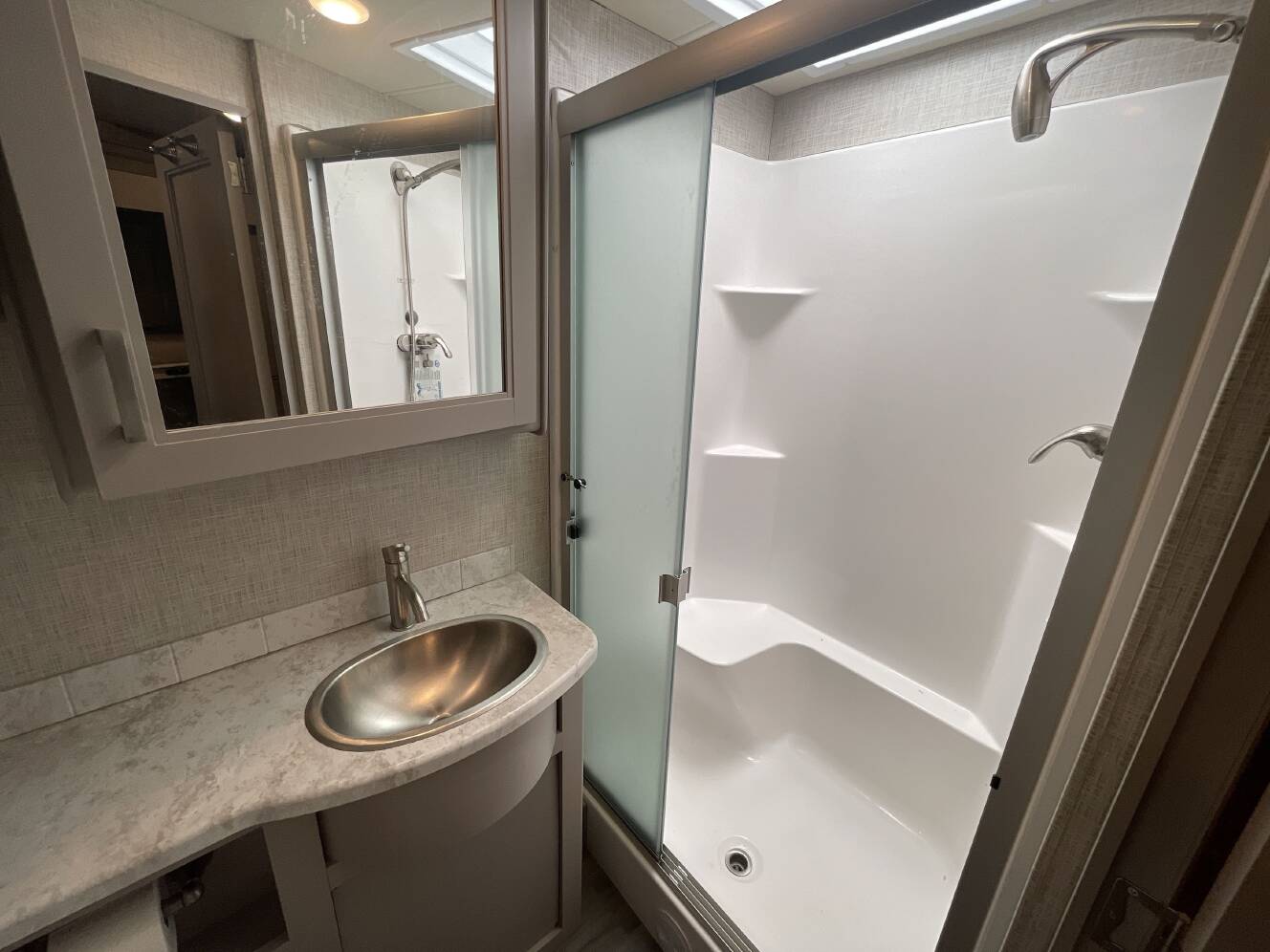 A photo of this 2023 Thor PASADENA 38BX