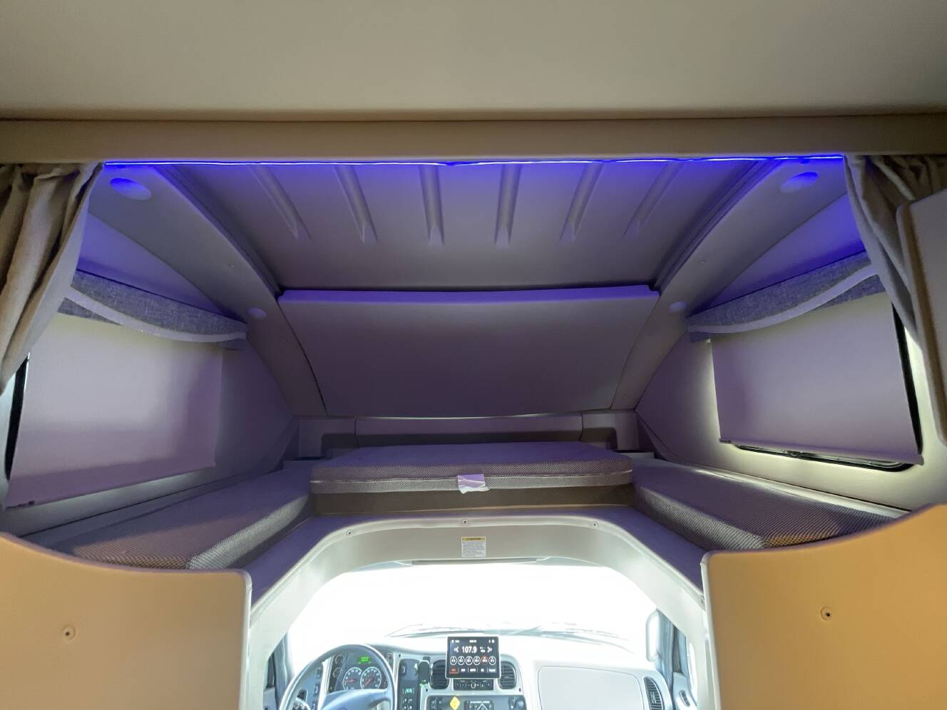A photo of this 2023 Thor PASADENA 38BX