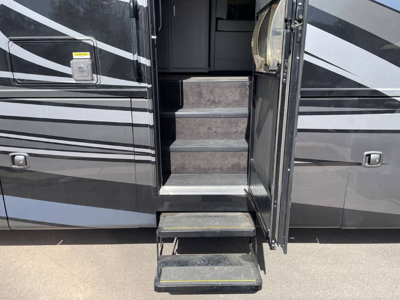 A photo of this 2023 Thor PASADENA 38BX