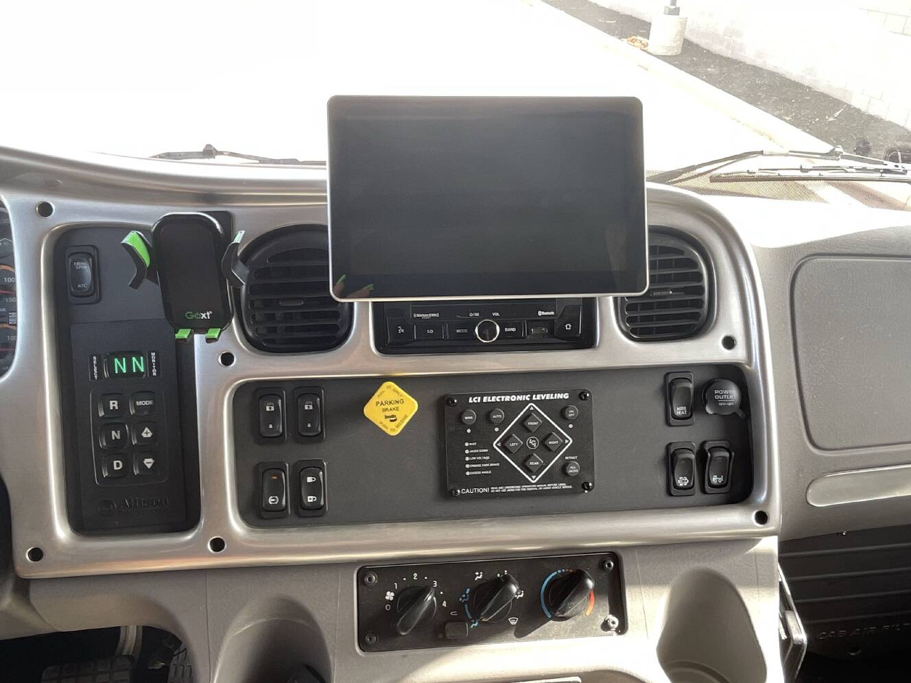 A photo of this 2023 Thor PASADENA 38BX
