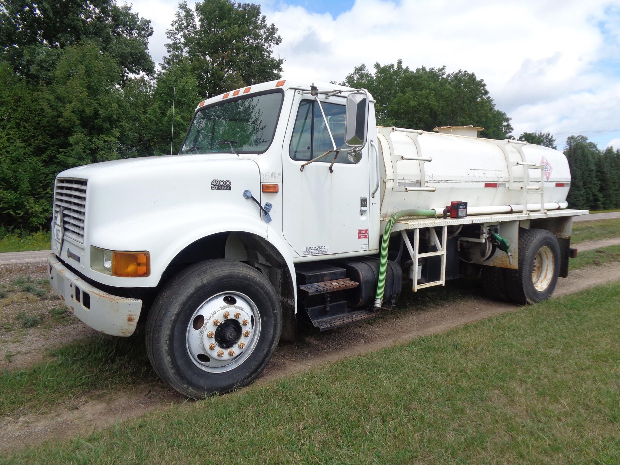 1999 INTERNATIONAL 4900 in Wittenberg, WI
