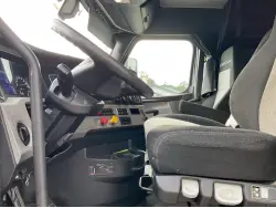 2019 FREIGHTLINER CASCADIA 126