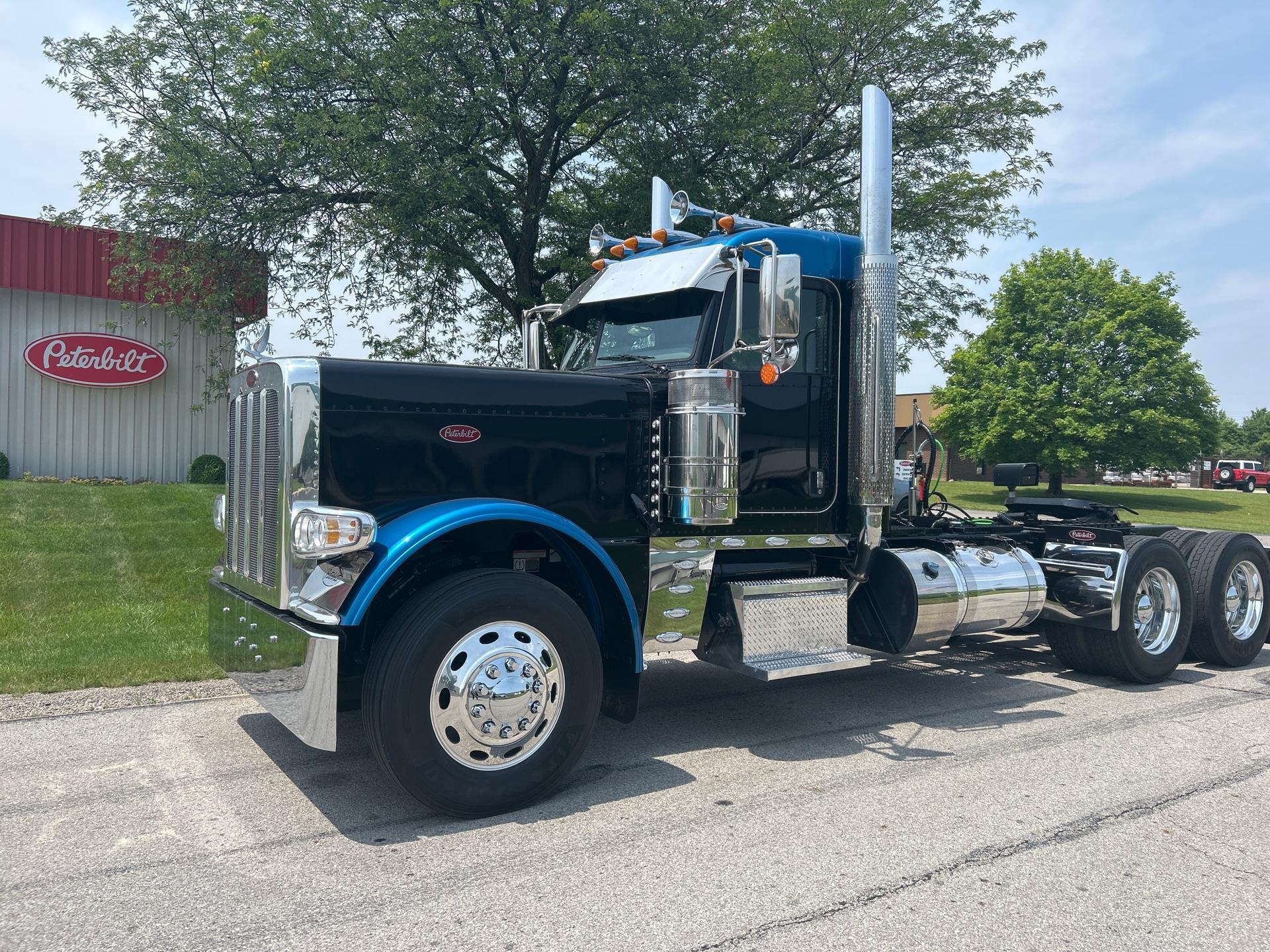 2023 PETERBILT 389 in Zanesville, OH