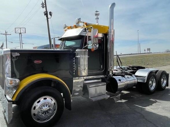 2022 PETERBILT 389 in Broadview Heights, OH