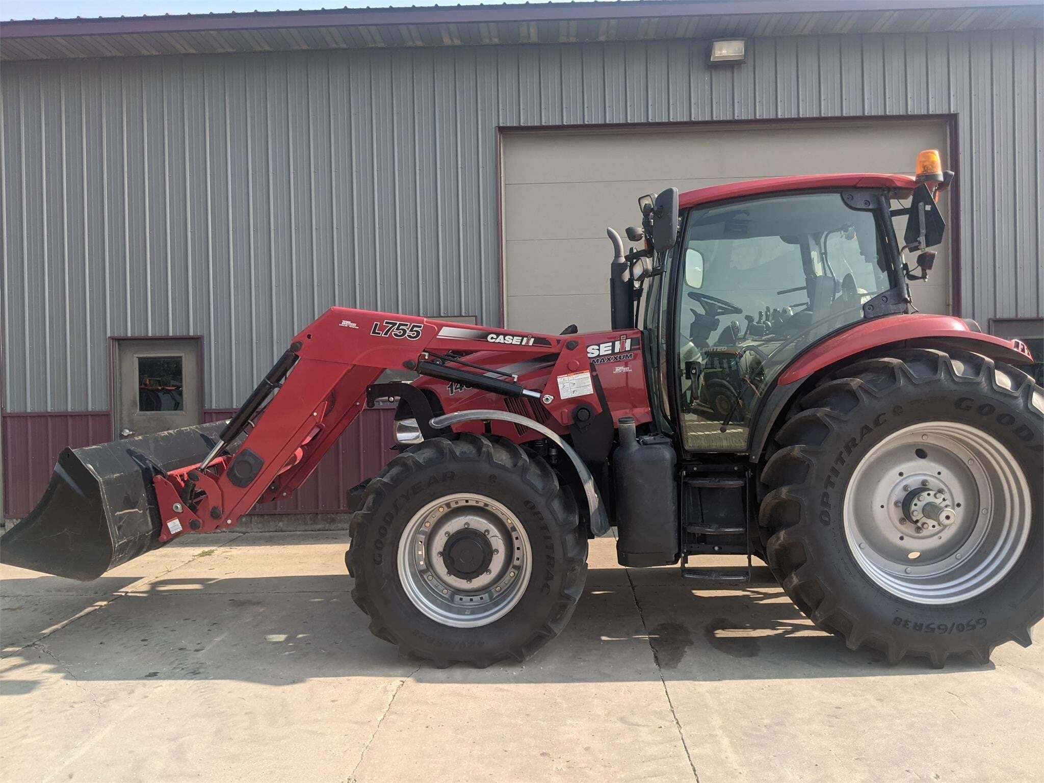 2011 CASE IH MAXXUM 140 LIMITED in Caledonia, MN