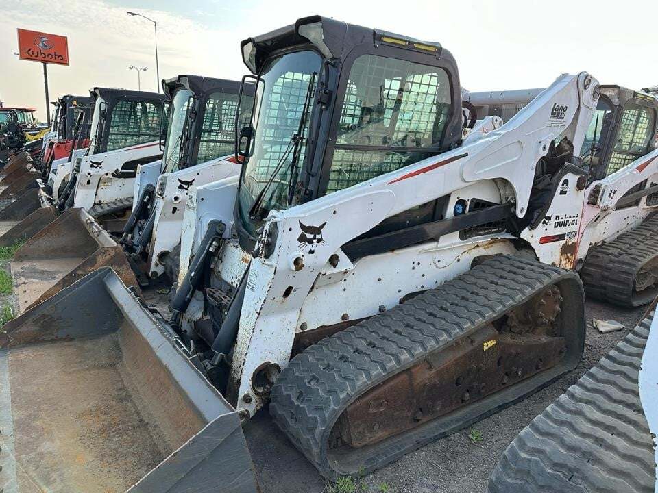 2016 BOBCAT T870 in Shakopee, MN