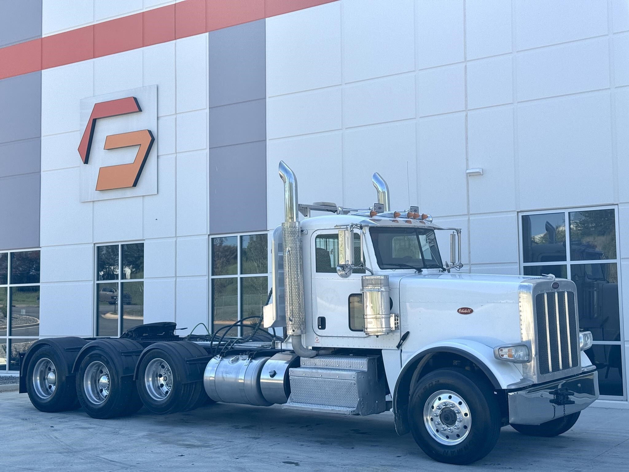 2014 PETERBILT 388 in Greer, SC