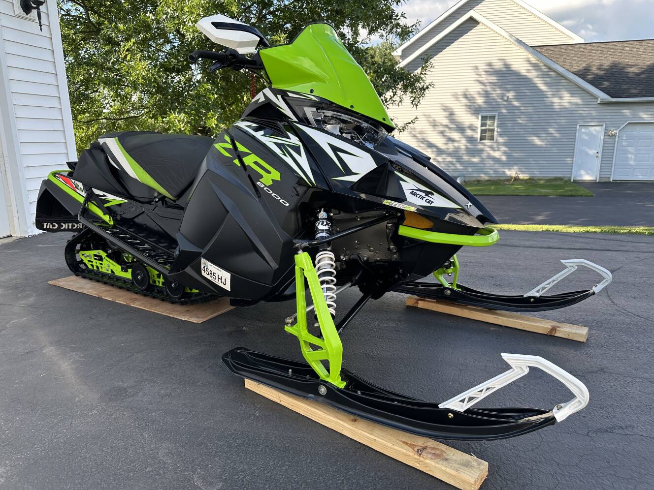 A photo of this 2018 Arctic Cat ZR 8000 LIMITED 129