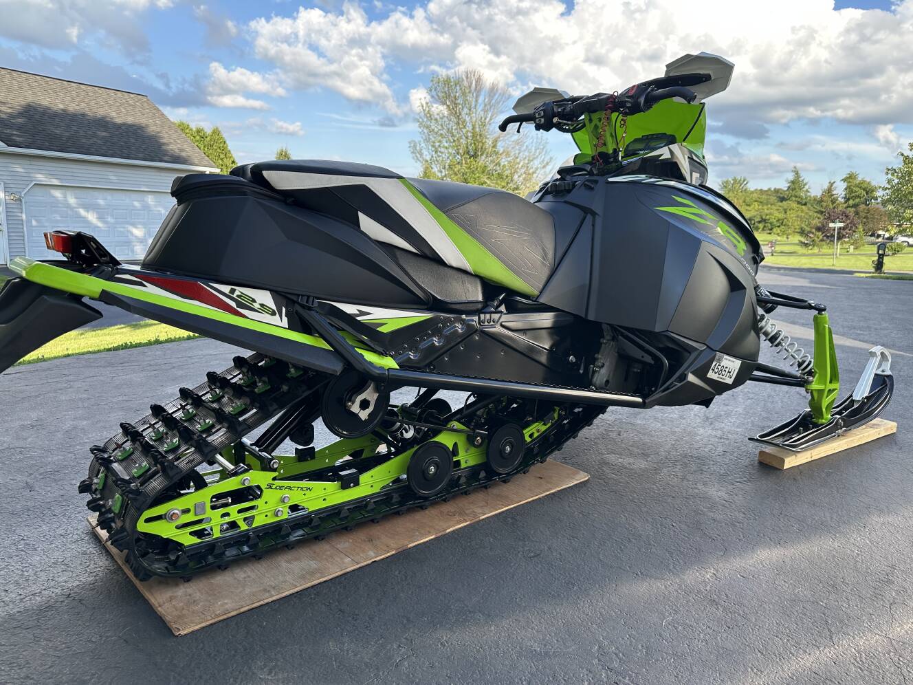 A photo of this 2018 Arctic Cat ZR 8000 LIMITED 129