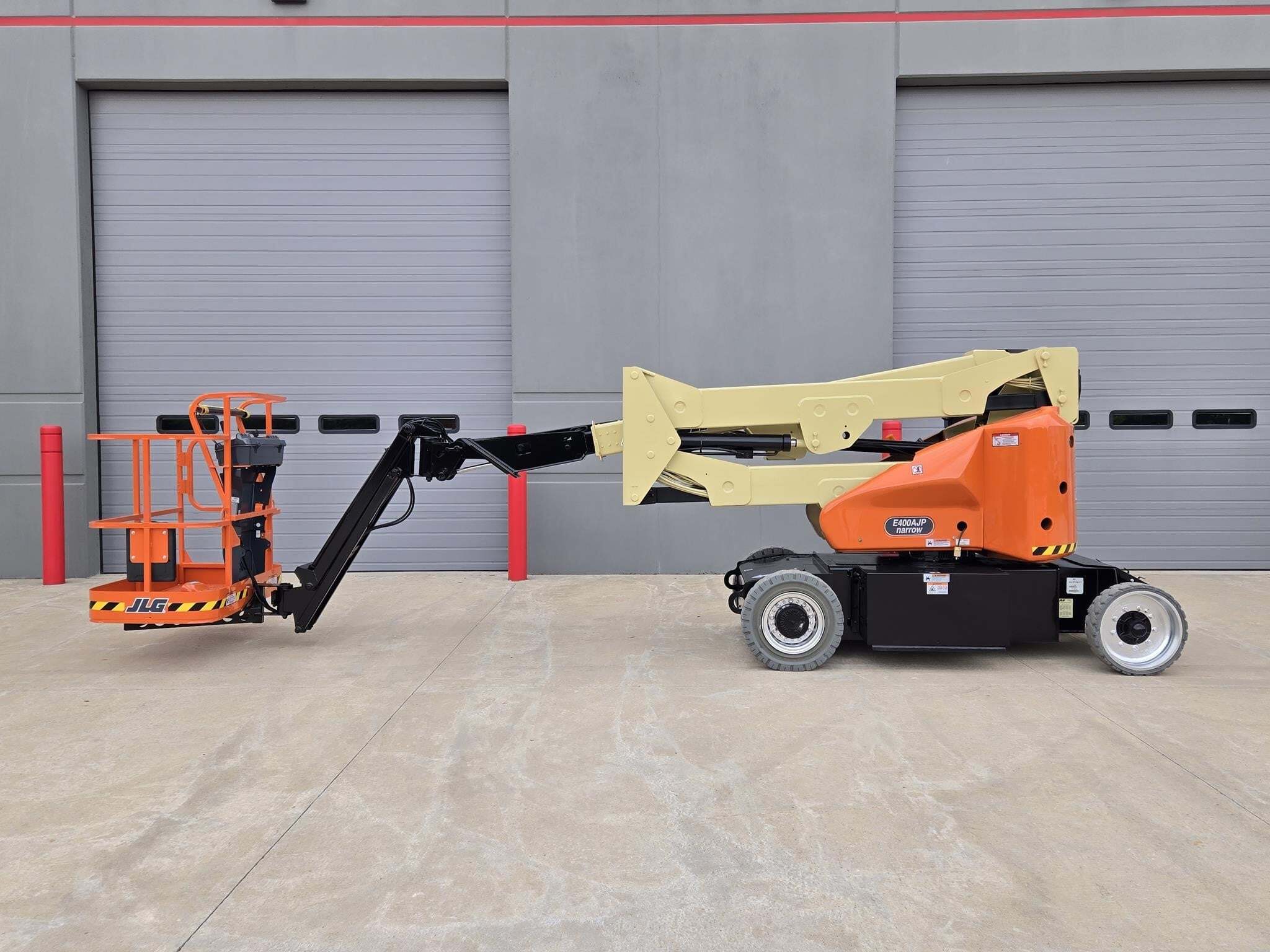 2016 JLG E400AJPN in Rockdale, IL