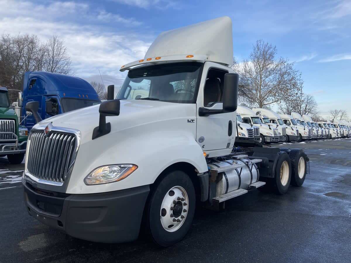 2019 INTERNATIONAL LT625 DAYCAB T/A in Springfield, MA