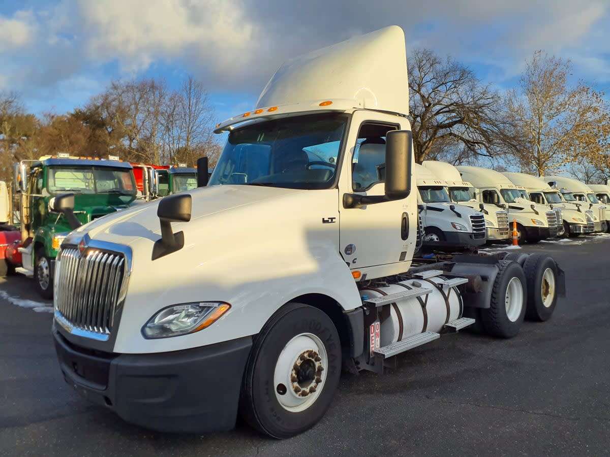 2019 INTERNATIONAL LT625 DAYCAB T/A in Springfield, MA