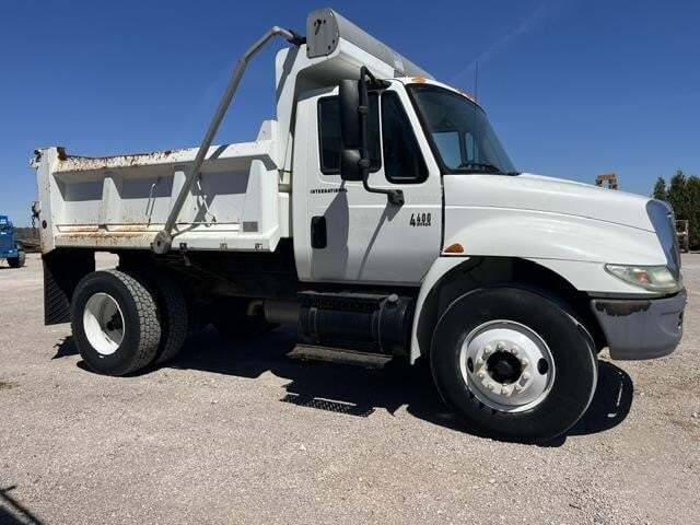 2003 INTERNATIONAL DURASTAR 4400 in Sheboygan, WI