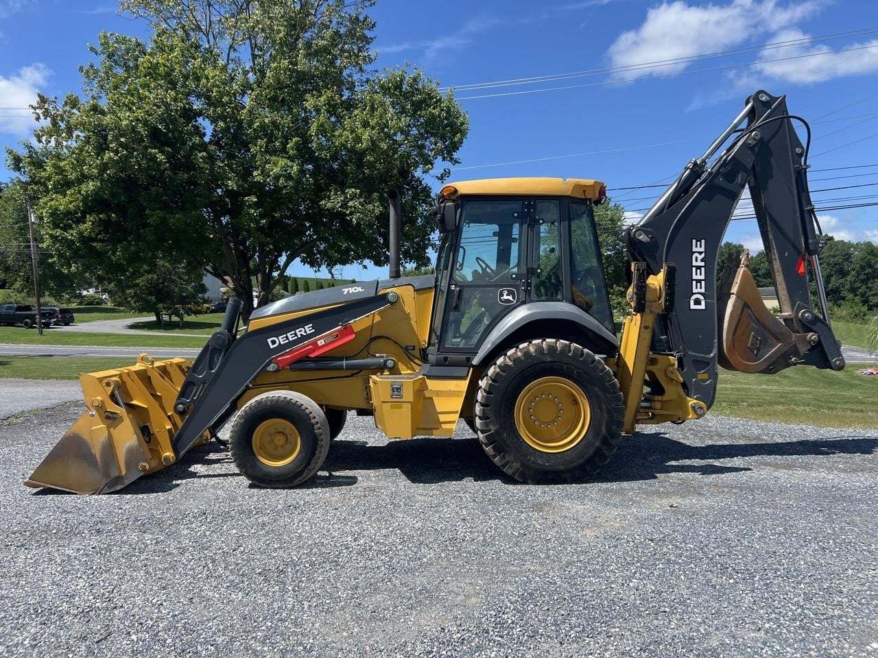 2023 DEERE 710L in Manheim, PA