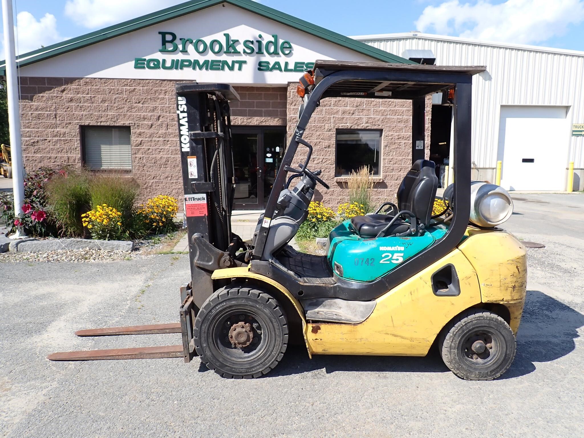 Komatsu FG25T-16 Forklifts For Sale - Komatsu FG25T-16 Forklifts