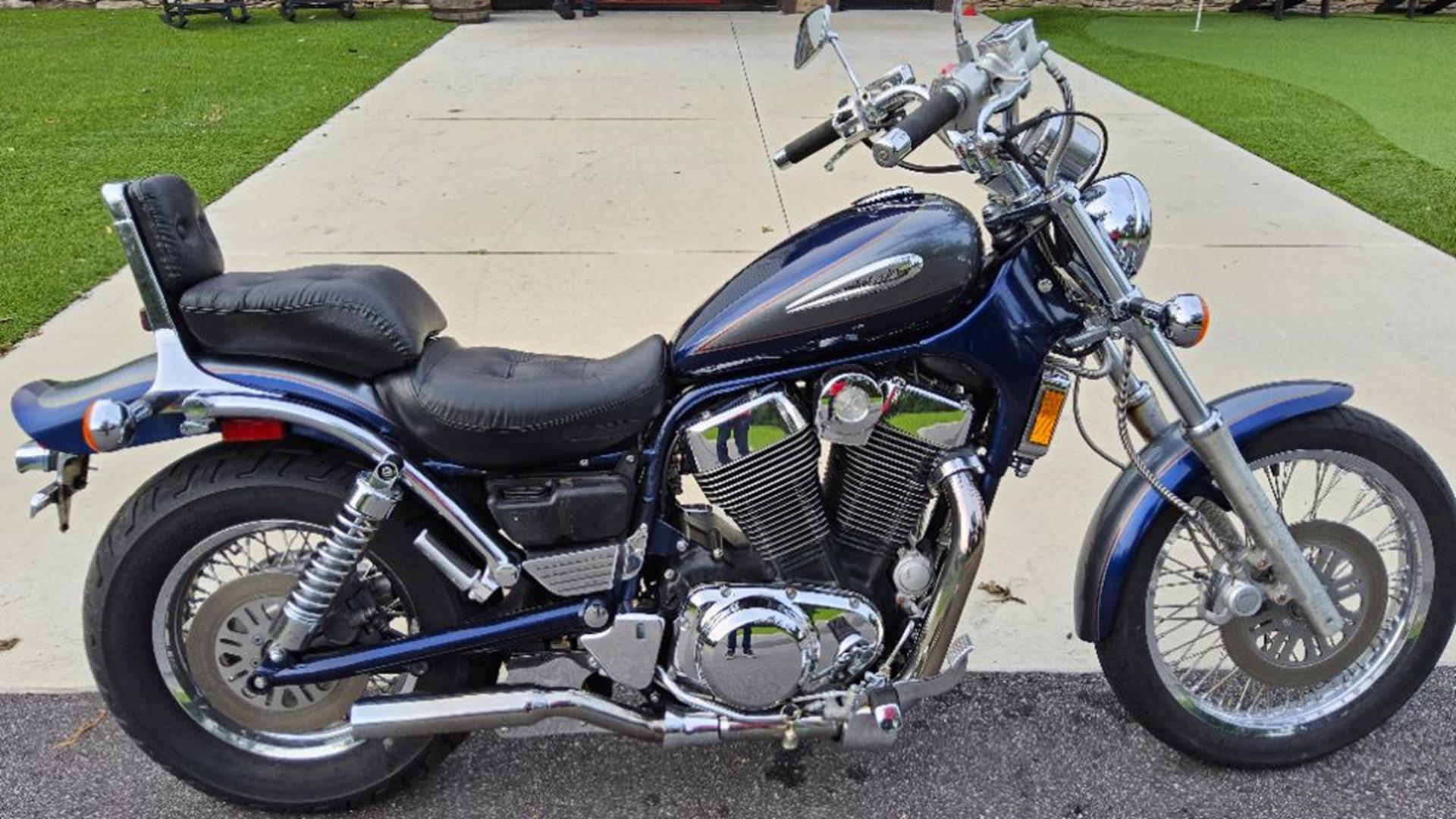 2001 Suzuki Intruder 1400 1400 in Wildwood, FL