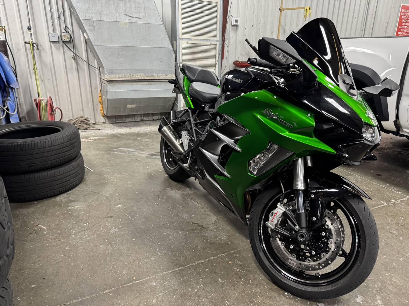 A photo of this 2025 Kawasaki NINJA H2 SX SE 
