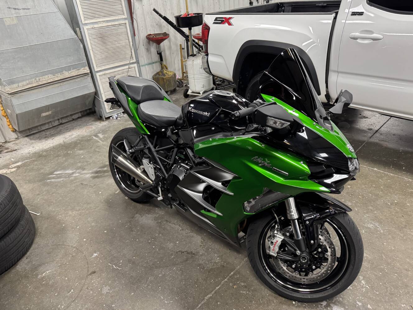 A photo of this 2025 Kawasaki NINJA H2 SX SE 