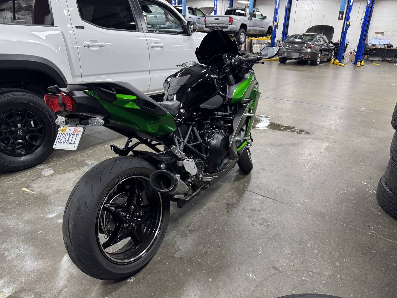 A photo of this 2025 Kawasaki NINJA H2 SX SE 