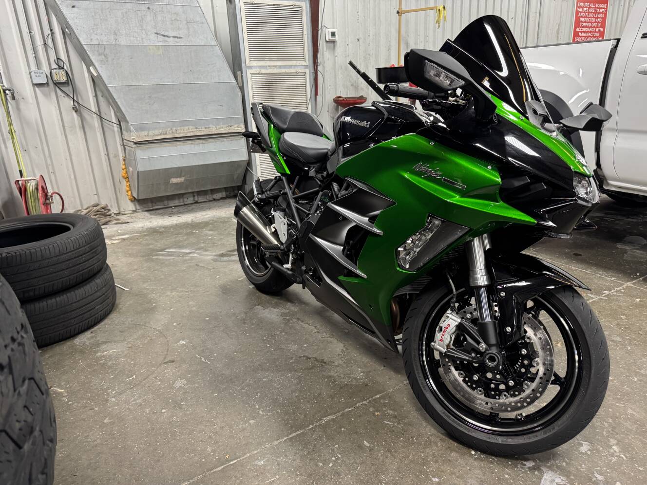 A photo of this 2025 Kawasaki NINJA H2 SX SE 