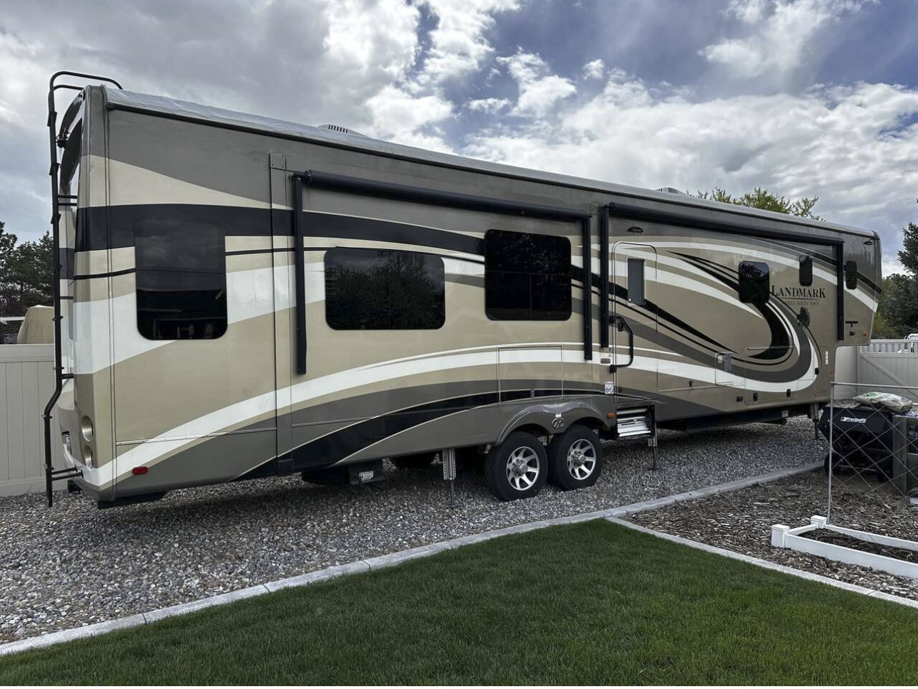 2017 Heartland LANDMARK 365 LM NEWPORT RV