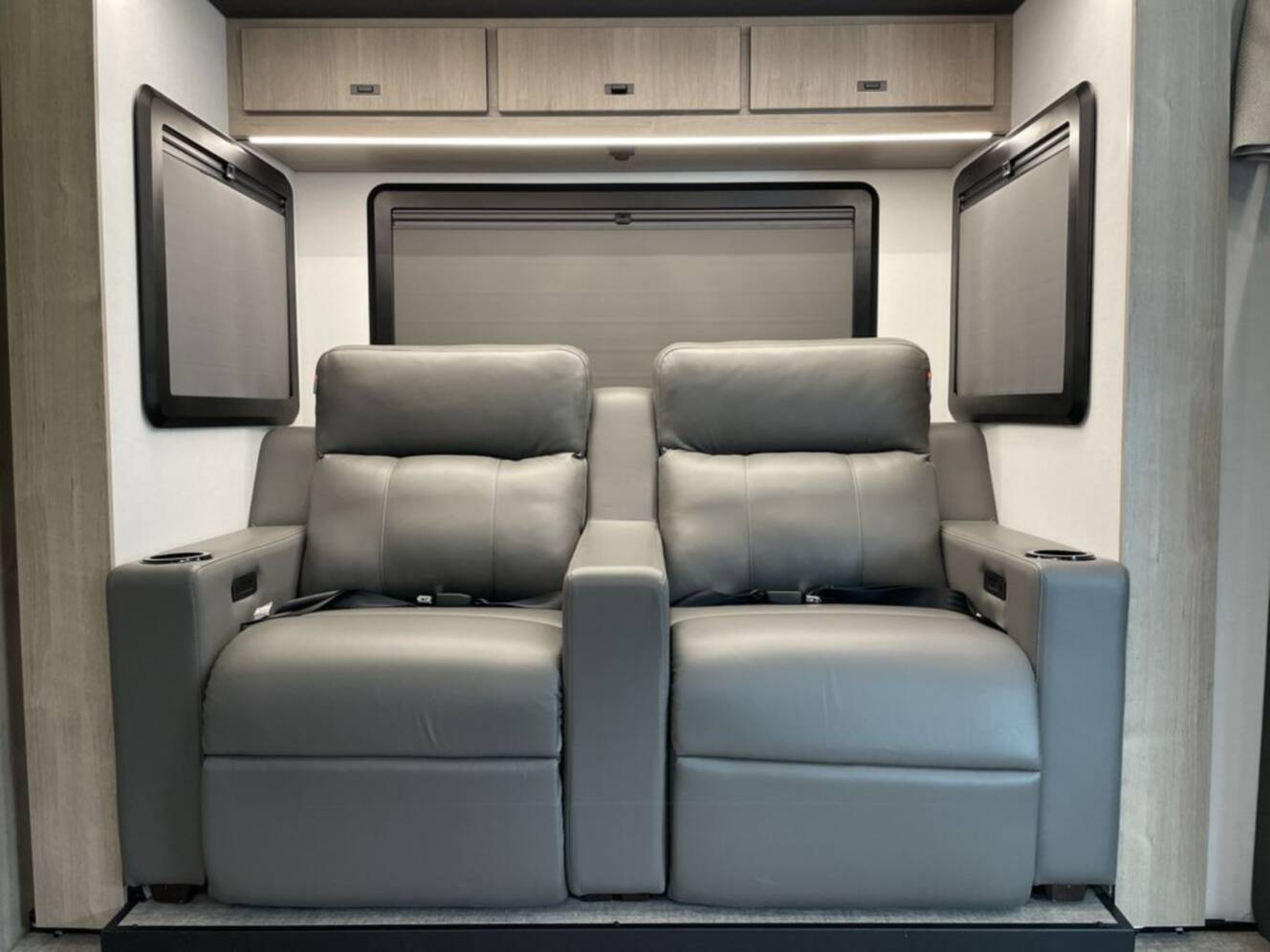 A photo of this 2026 Grand Design Lineage Series M 25TK