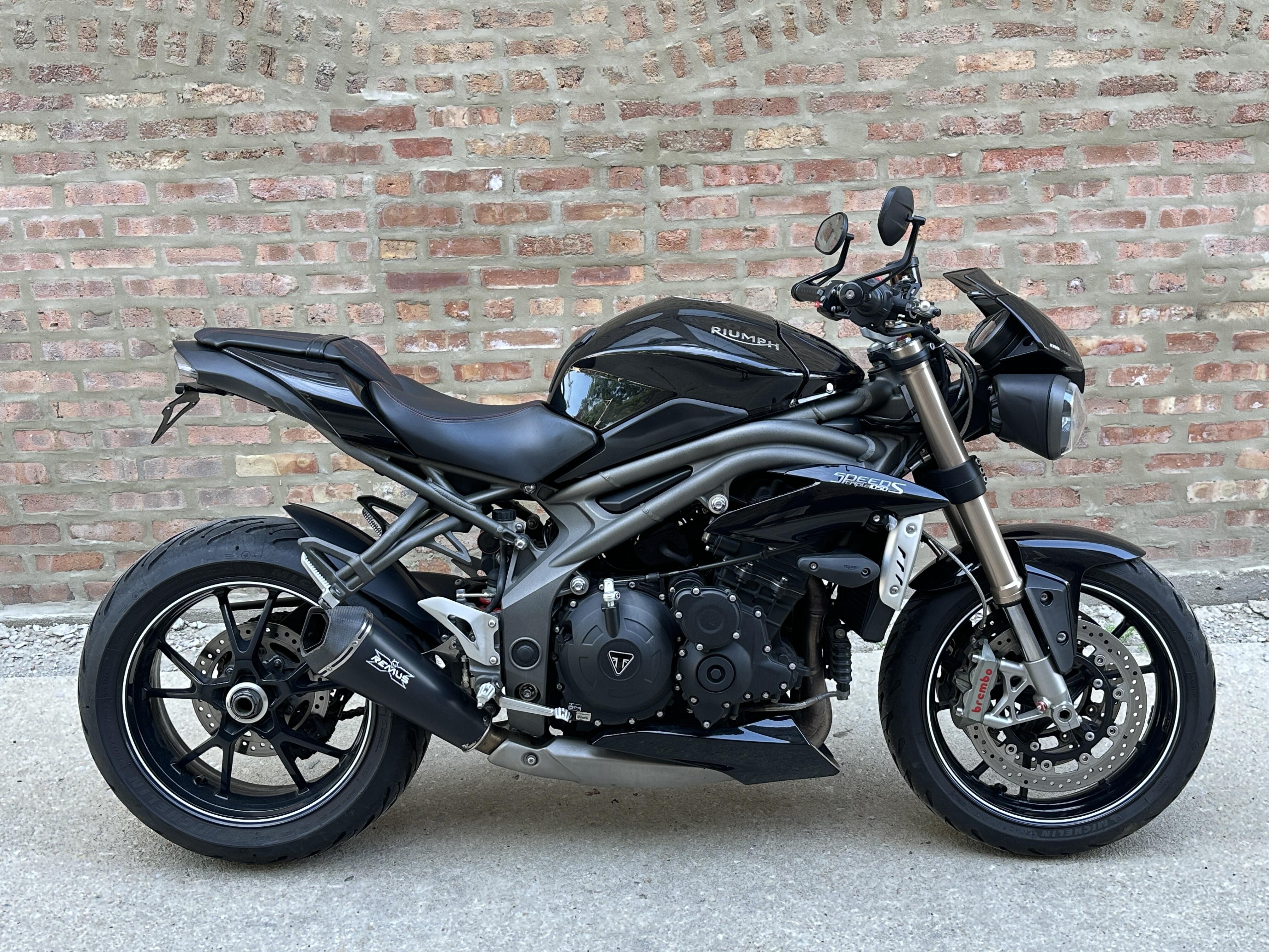 2016 Triumph Speed Triple S S in Villa Park, IL