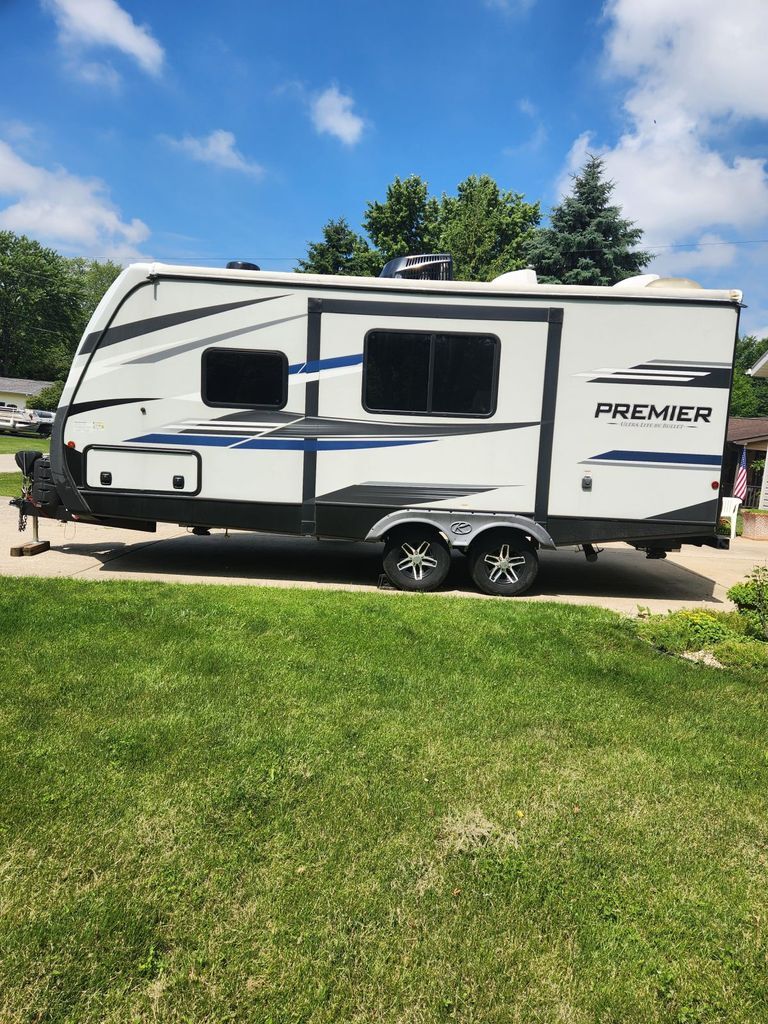 2021 Keystone Bullet Premier Ultra 19FB in salem lakes WI